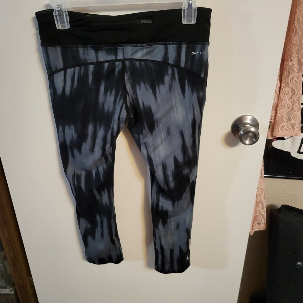 NIKE WORKOUT ATHLETIC CAPRI LEGGINGS SZ M - Picture 2 of 5